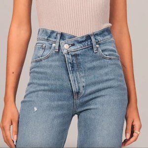 NWT Abercrombie 90s Ultra High Rise Straight Jeans